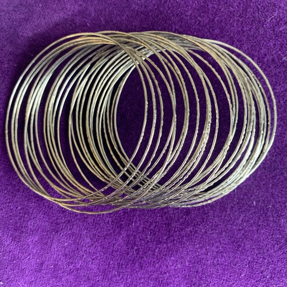 Silvertone bangle bracelet set - Picture 4 of 6